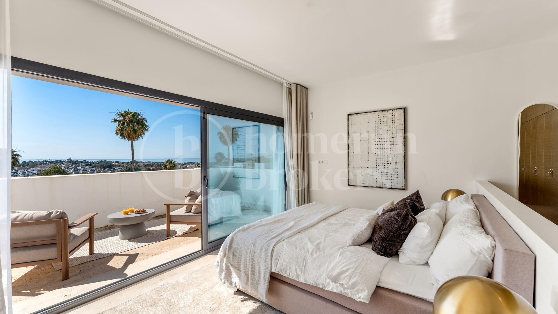 Villa Solara - Contemporary Frontline Golf Villa in Gated Community