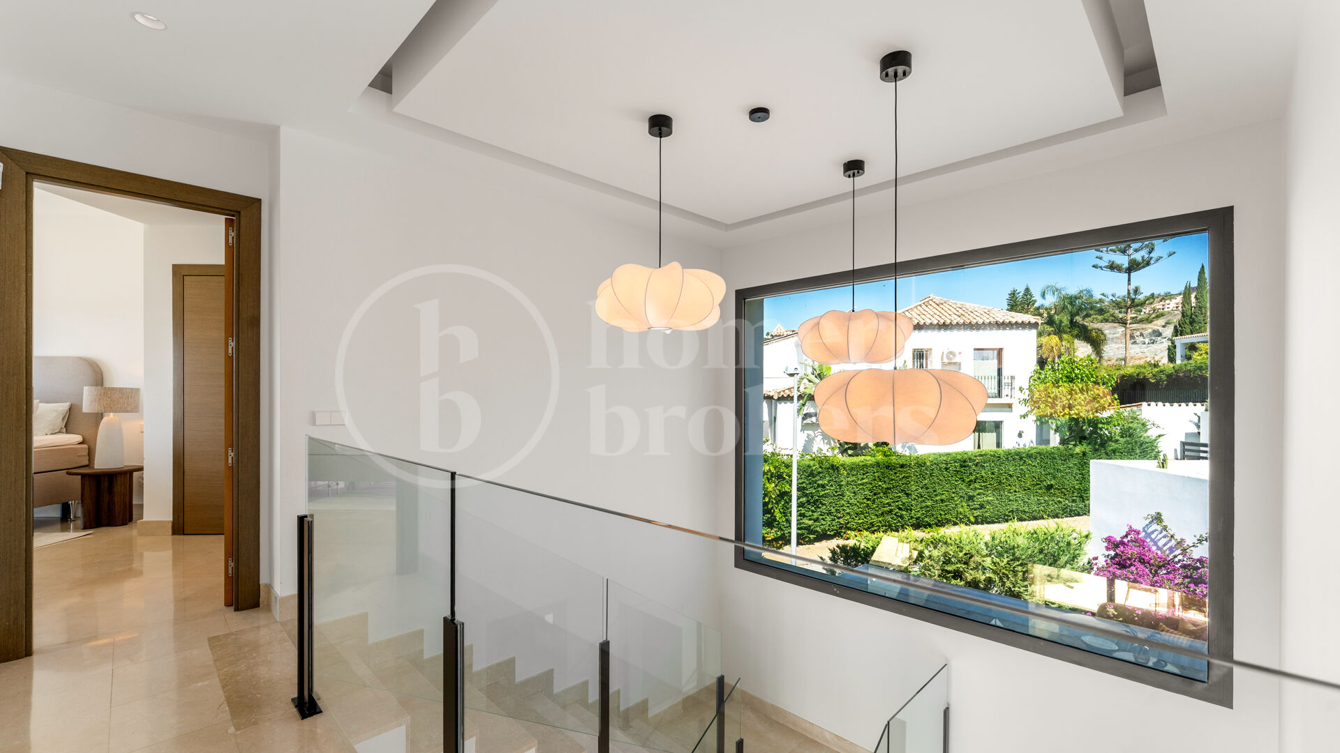 Villa Solara - Contemporary Frontline Golf Villa in Gated Community