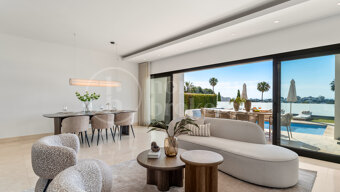 Villa Solara - Contemporary Frontline Golf Villa in Gated Community