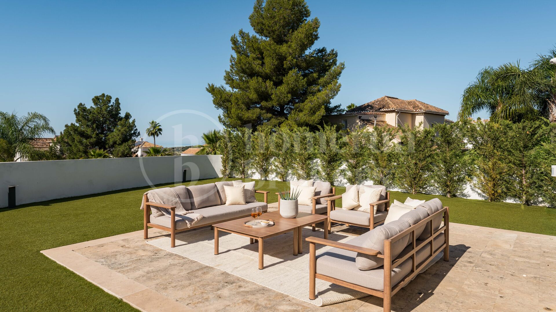 Villa Solara - Contemporary Frontline Golf Villa in Gated Community