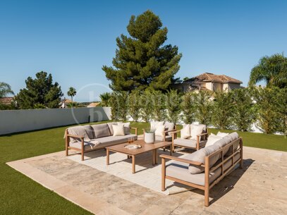 Villa Solara - Contemporary Frontline Golf Villa i Gated Community