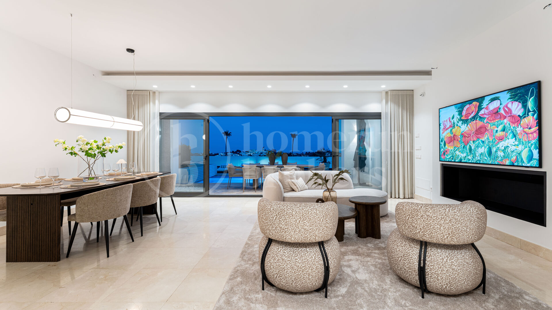 Villa Solara - Contemporary Frontline Golf Villa in Gated Community