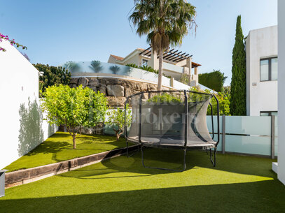 Villa Solara - Contemporary Frontline Golf Villa i Gated Community