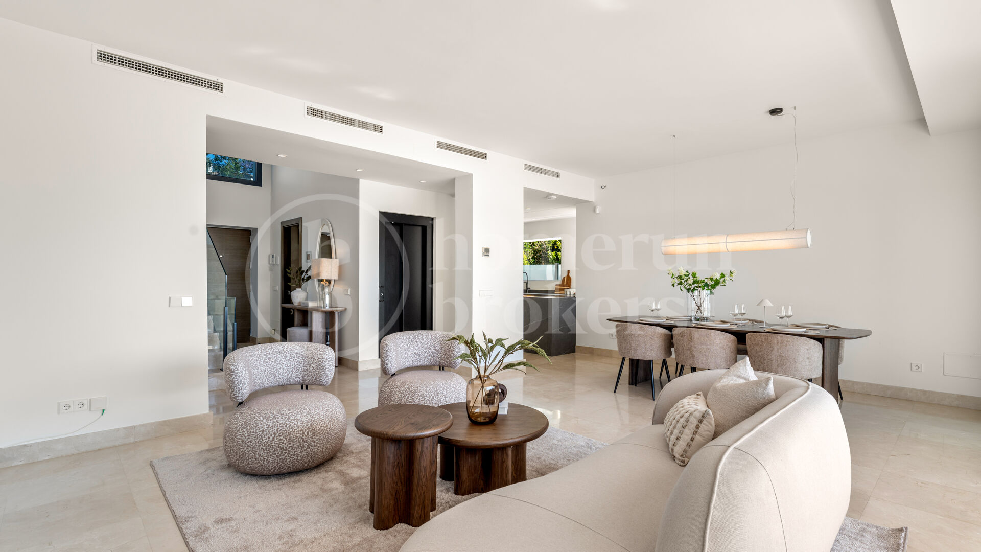 Villa Solara - Contemporary Frontline Golf Villa in Gated Community