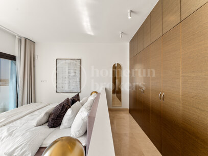 Villa Solara - Contemporary Frontline Golf Villa i Gated Community