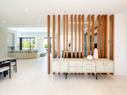Villa Miura – Contemporary Villa on the New Golden Mile