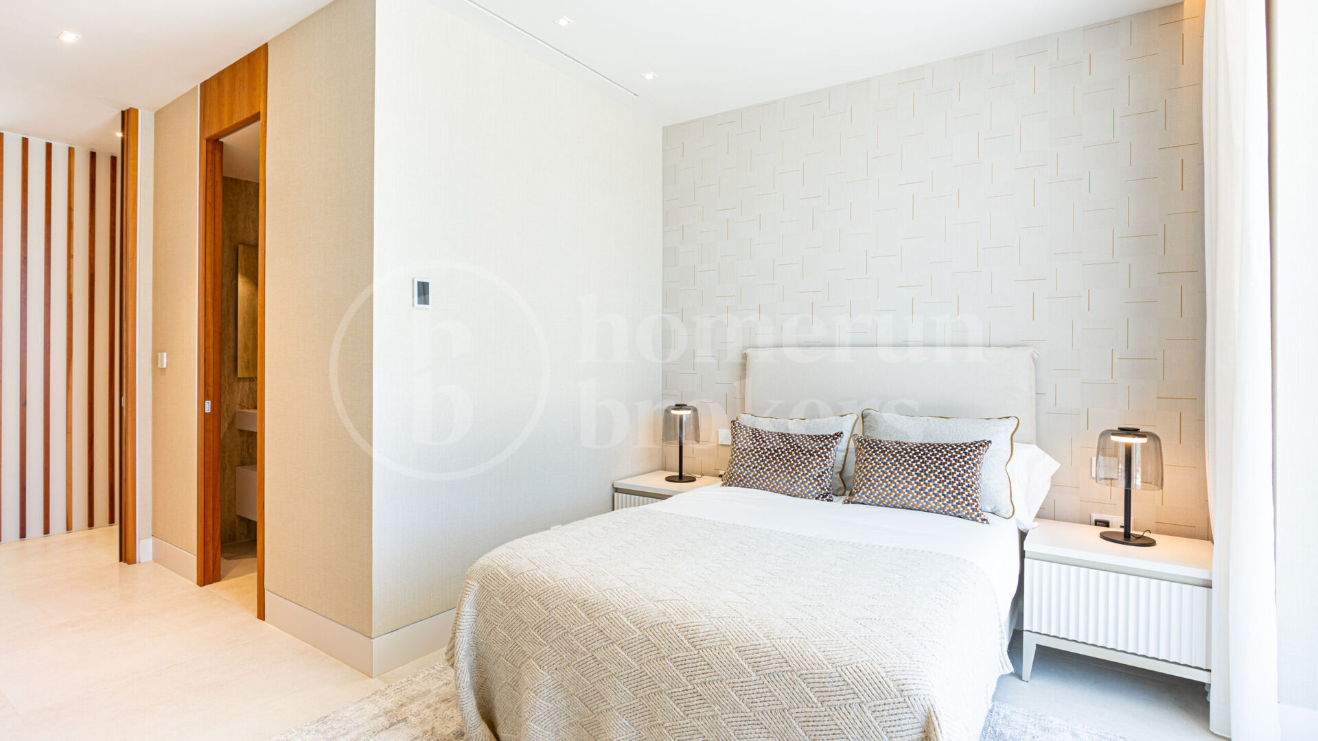 Villa Miura – Contemporary Villa on the New Golden Mile