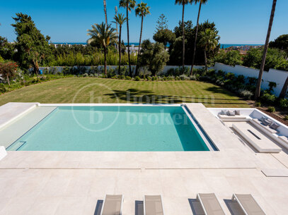 Villa Miura – Contemporary Villa on the New Golden Mile