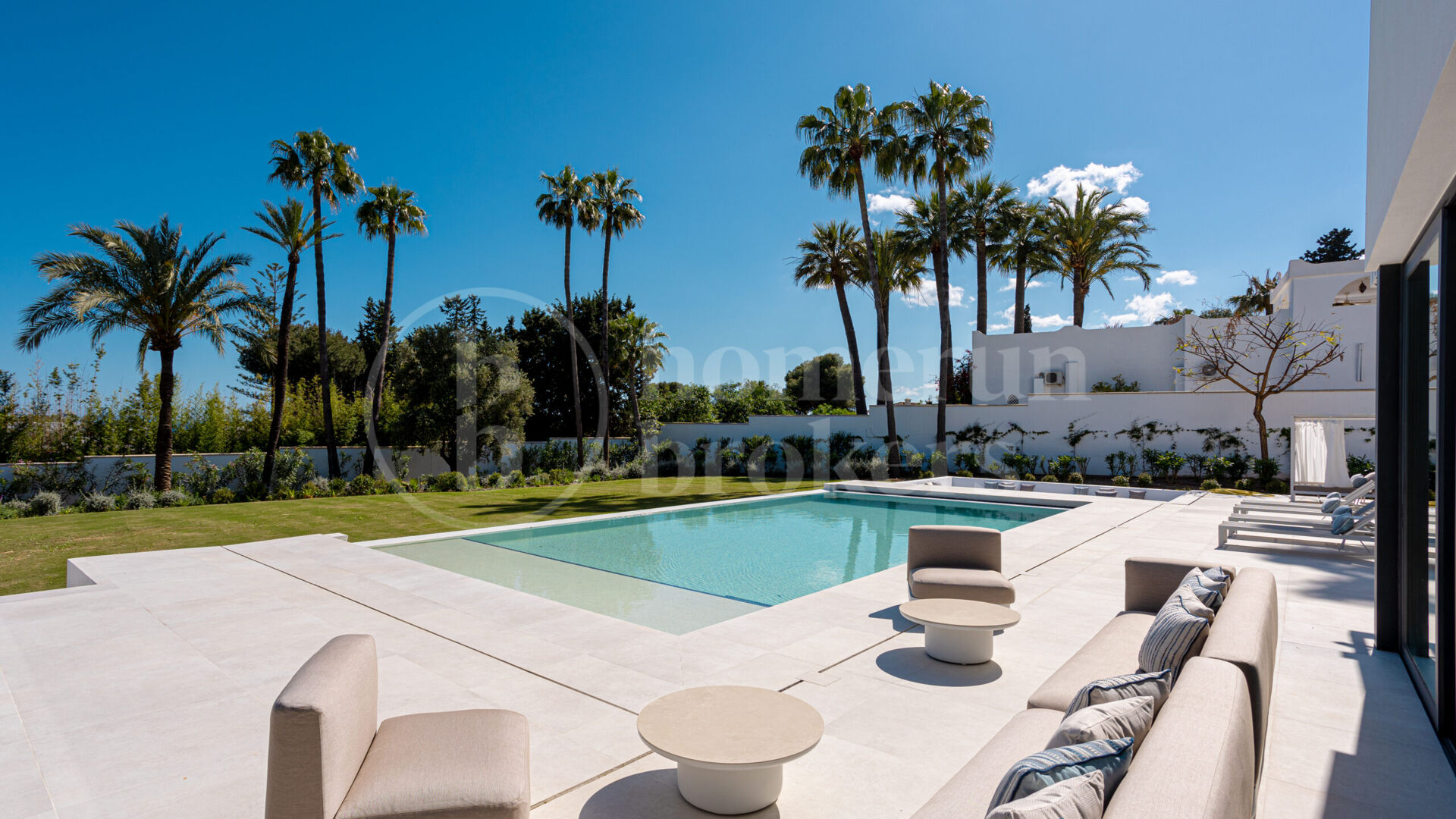 Villa Miura – Contemporary Villa on the New Golden Mile