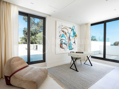 Villa Miura – Contemporary Villa on the New Golden Mile
