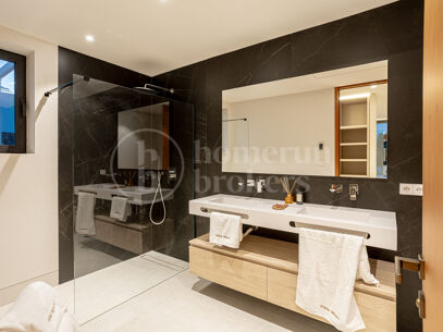 Villa Miura – Contemporary Villa on the New Golden Mile