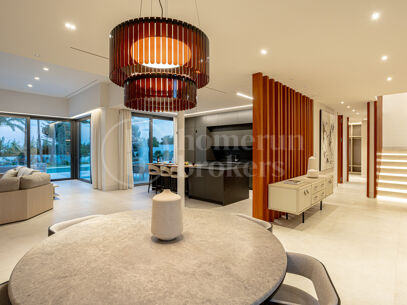 Villa Miura – Contemporary Villa on the New Golden Mile