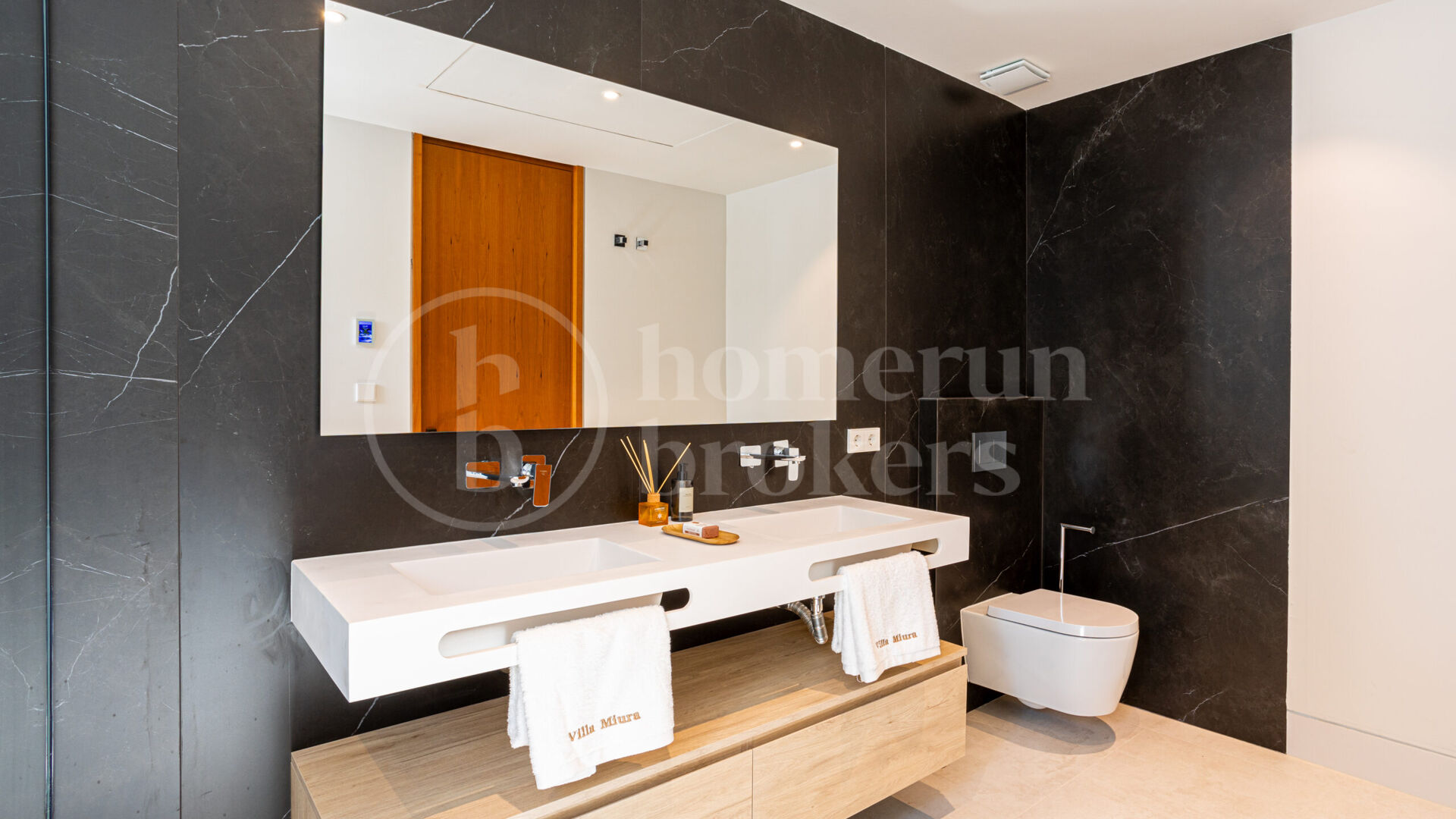 Villa Miura – Contemporary Villa on the New Golden Mile
