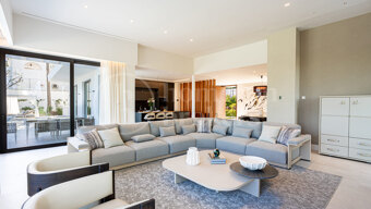 Villa Miura – Contemporary Villa on the New Golden Mile