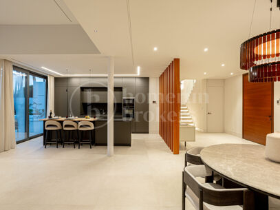 Villa Miura – Contemporary Villa on the New Golden Mile