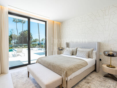 Villa Miura – Contemporary Villa on the New Golden Mile