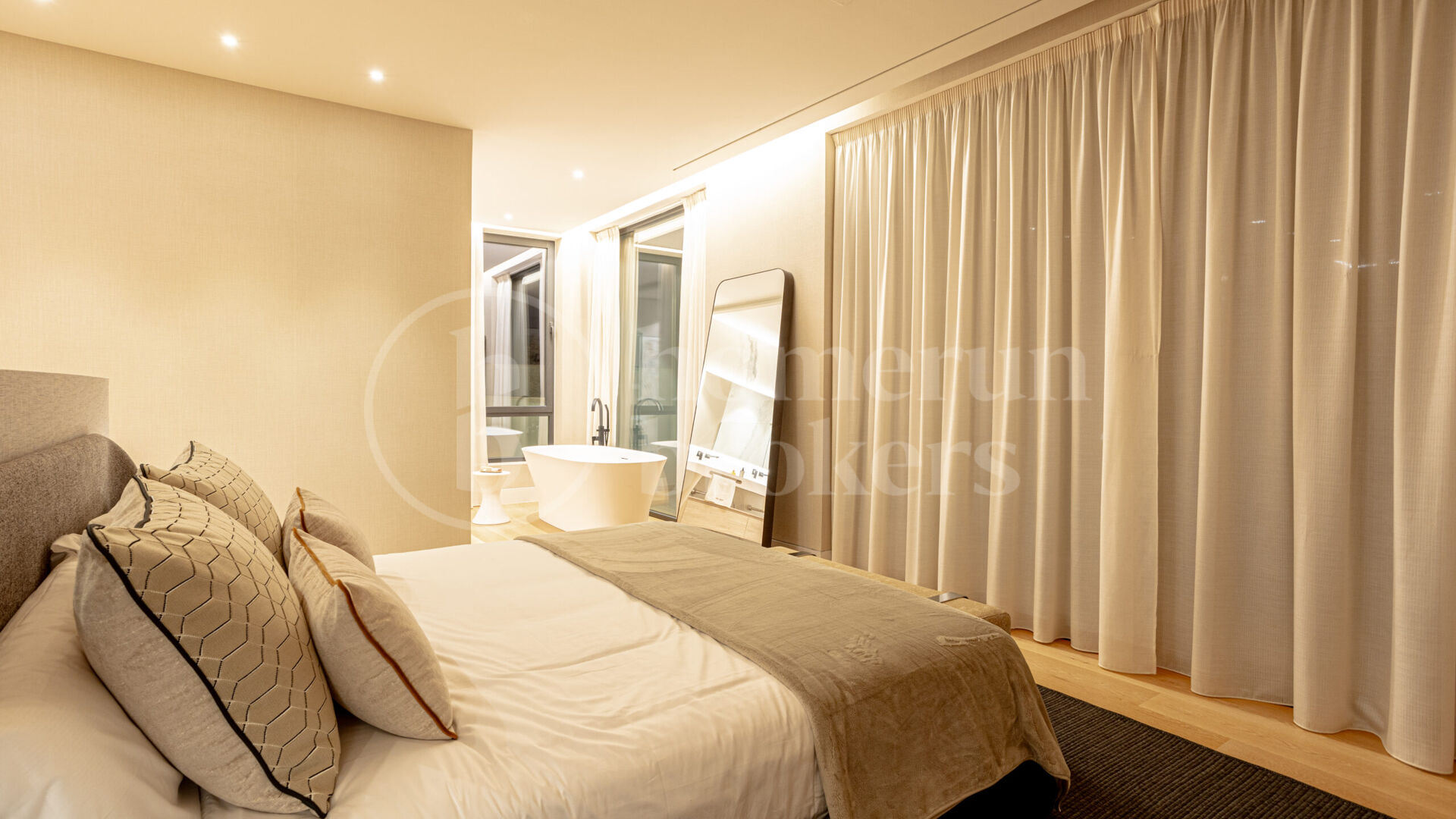 Villa Miura – Contemporary Villa on the New Golden Mile