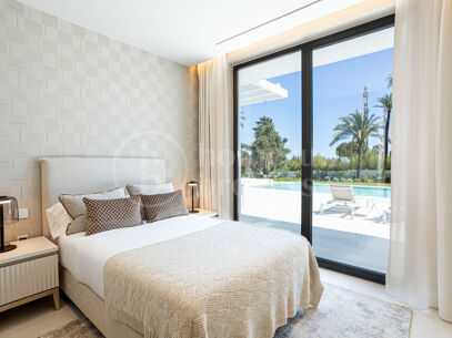 Villa Miura – Contemporary Villa on the New Golden Mile