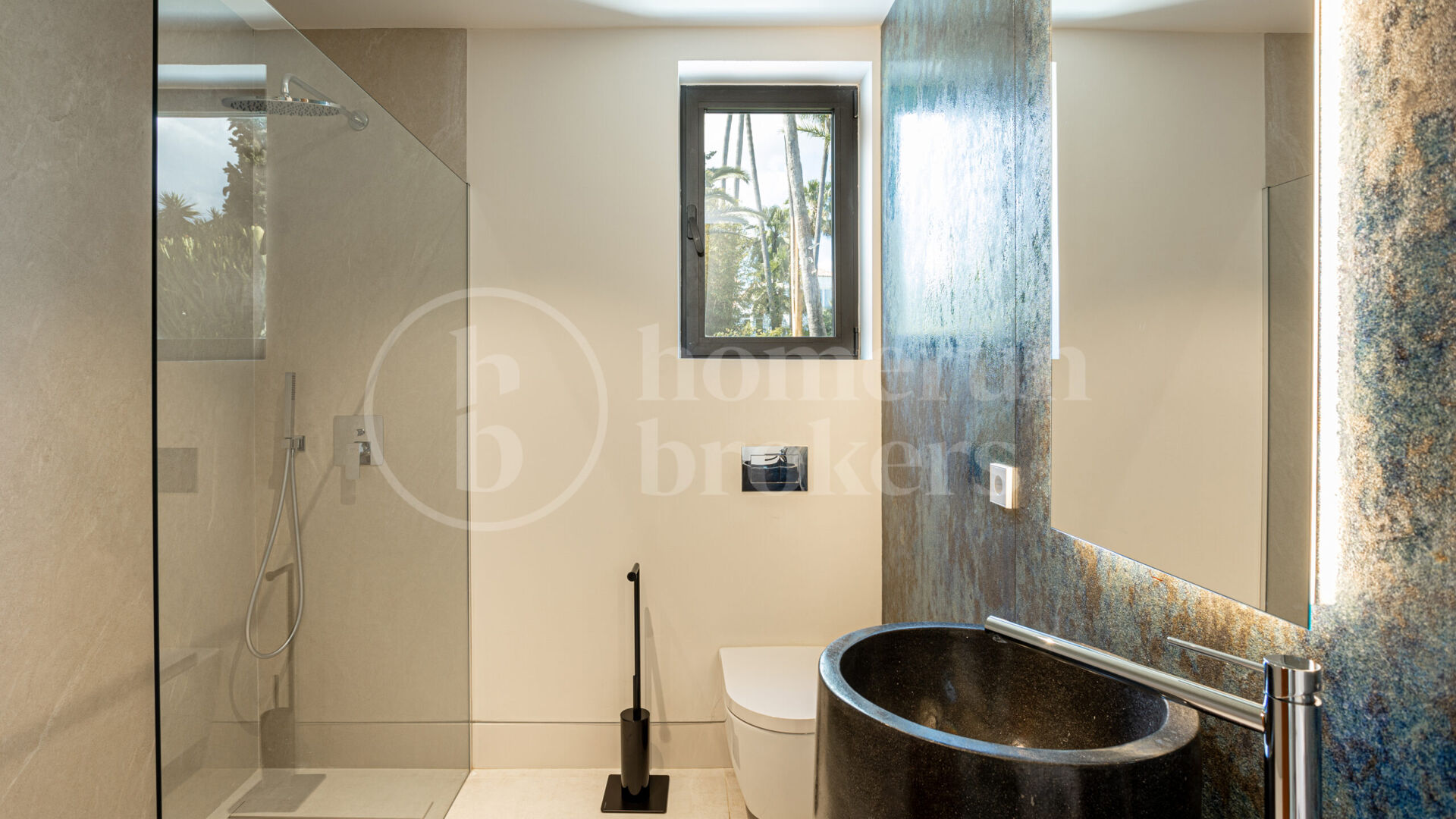 Villa Miura – Contemporary Villa on the New Golden Mile