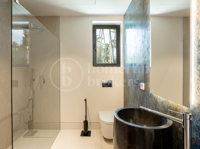 Villa Miura – Contemporary Villa on the New Golden Mile