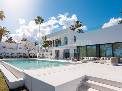 Villa Miura – Contemporary Villa on the New Golden Mile