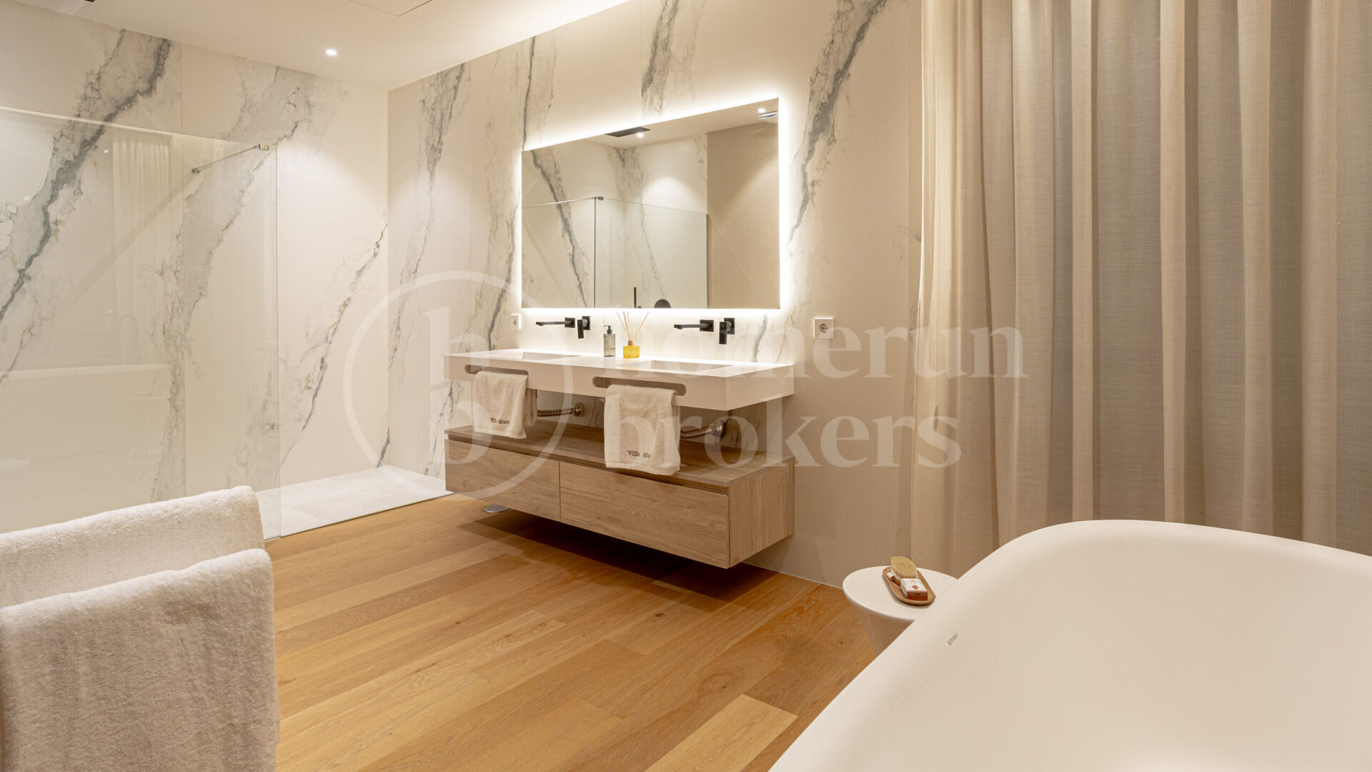 Villa Miura – Contemporary Villa on the New Golden Mile