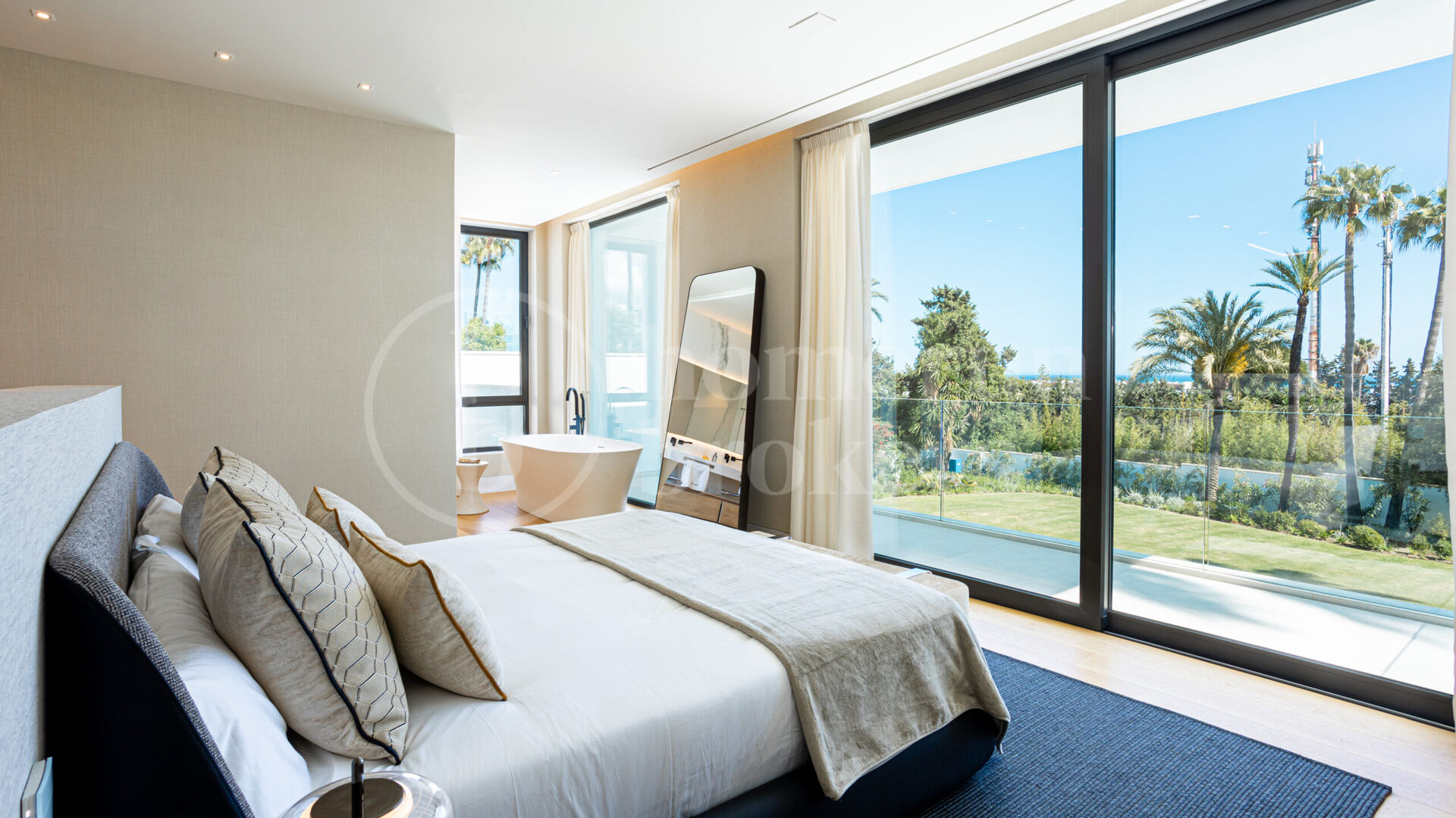 Villa Miura – Contemporary Villa on the New Golden Mile