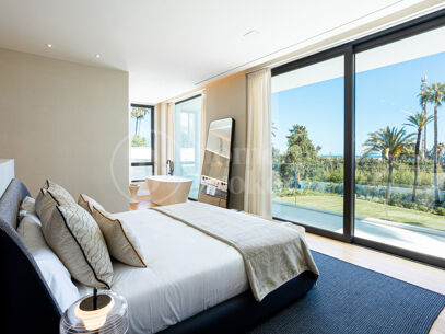 Villa Miura – Contemporary Villa on the New Golden Mile
