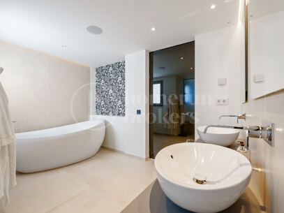 Penthouse Nine Lions - Luxury Duplex Penthouse with Sea Views
