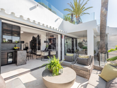 Casa Lila - Beachfront Townhouse in Marbella Golden Mile