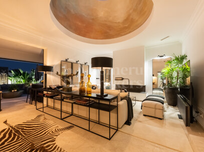 Casa Lila - Beachfront Townhouse in Marbella Golden Mile