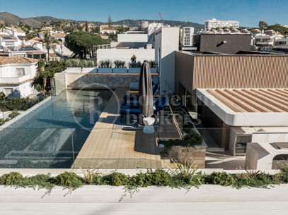 Villa Dunique - Arquitectural Elegance with Panoramic Sea Views
