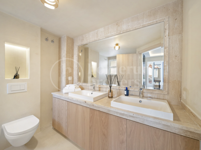 Casa Romano Heights - Luxury Townhouse within walking distance to Puente Romano