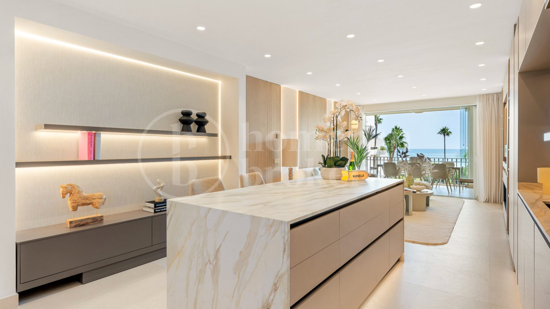Apartment Valerin - Renovated Beacfront Apartment in Estepona