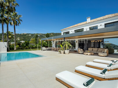 Villa Bellevue - Luxury 6 bed villa with sea views Benahavis
