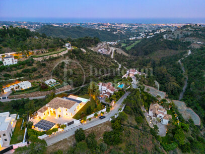 Villa Bellevue - Luxury 6 bed villa with sea views Benahavis