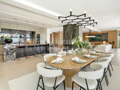 Villa Bellevue - Luxury 6 bed villa with sea views Benahavis