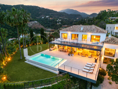 Villa Bellevue - Luxury 6 bed villa with sea views Benahavis