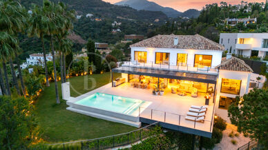 Villa Bellevue - Luxury 6 bed villa with sea views Benahavis