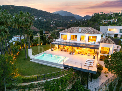 Villa Bellevue - Luxury 6 bed villa with sea views Benahavis