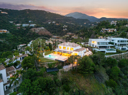 Villa Bellevue - Luxury 6 bed villa with sea views Benahavis