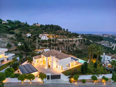 Villa Bellevue - Luxury 6 bed villa with sea views Benahavis