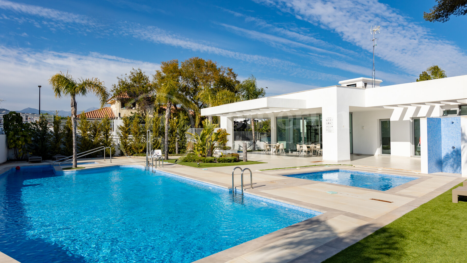 Villa Treetops - Modernt radhus nära golf San Pedro