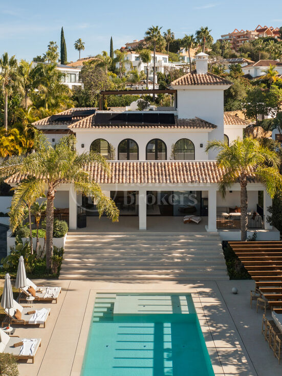 Villa Maya - Luxury 6 bed villa near golf Nueva Andalucia