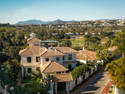 Villa Maya - Lyx 6 bed villa nära golf Nueva Andalucia