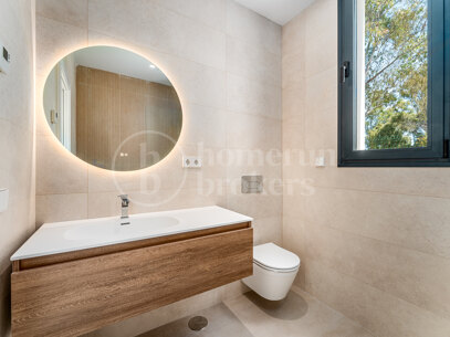 Villa Martina - Modern 5 bed villa med solarium Estepona