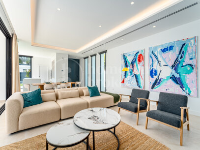 Villa Martina - Modern 5 bed villa med solarium Estepona