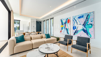 Villa Martina - Modern 5 bed villa med solarium Estepona