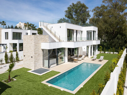 Villa Martina - Modern 5 bed villa med solarium Estepona