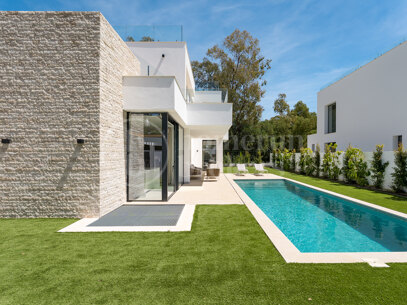 Villa Martina - Modern 5 bed villa med solarium Estepona